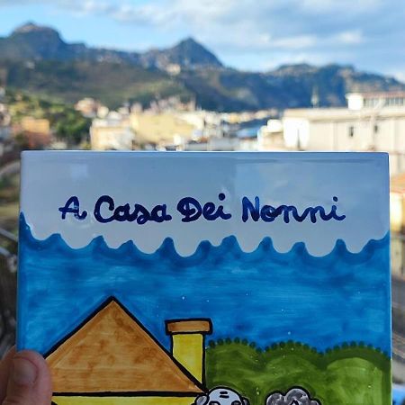 شقة A Casa Dei Nonni جيارديني ناكسوس المظهر الخارجي الصورة